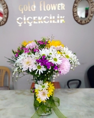 Vazoda Karışık Çiçekler